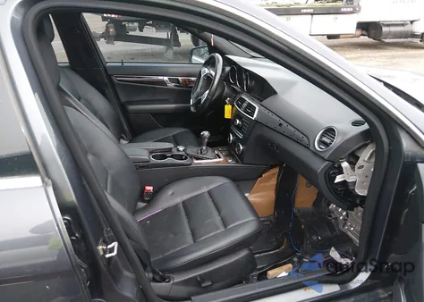 2013 Mercedes-Benz C 300 Sport 4Matic из США, поврежденный, VIN WDDGF8AB9DR258312